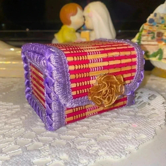 Boho style straw and lace mini jewelry  chest So cute !!! - Picture 2 of 7